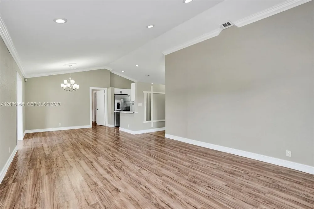 8204 SW 12th St North Lauderdale, FL 33068