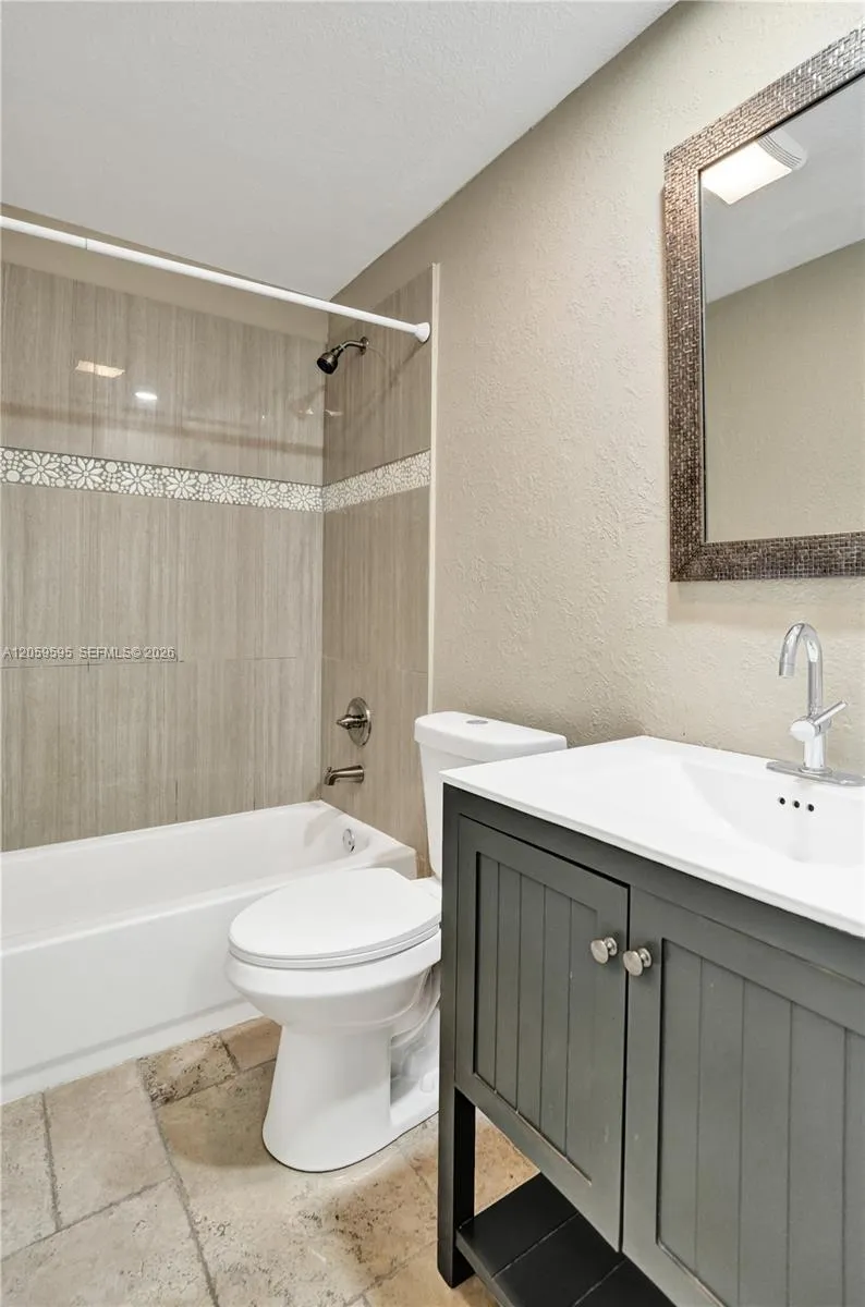 8204 SW 12th St North Lauderdale, FL 33068