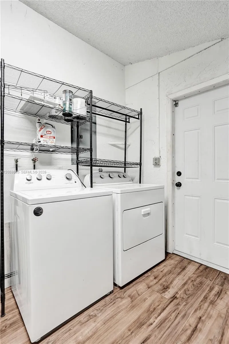 8204 SW 12th St North Lauderdale, FL 33068