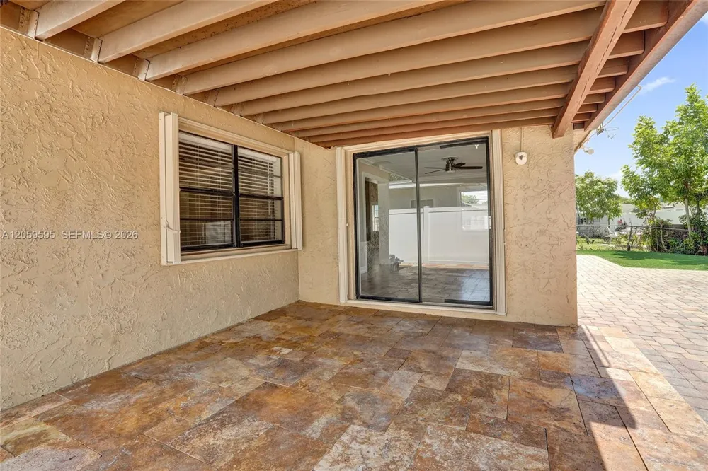 8204 SW 12th St North Lauderdale, FL 33068