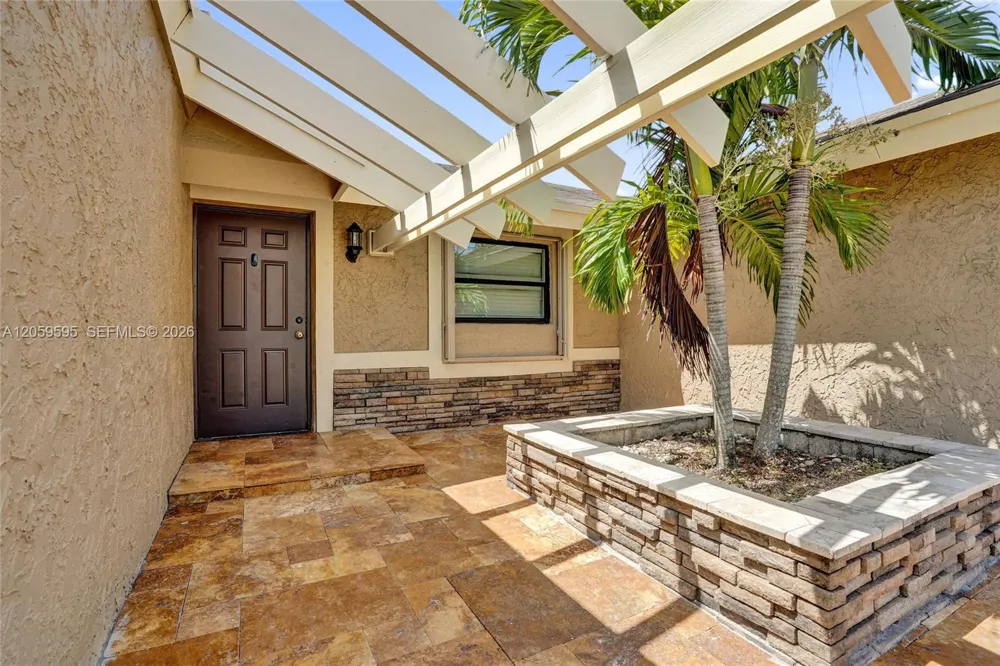 8204 SW 12th St North Lauderdale, FL 33068