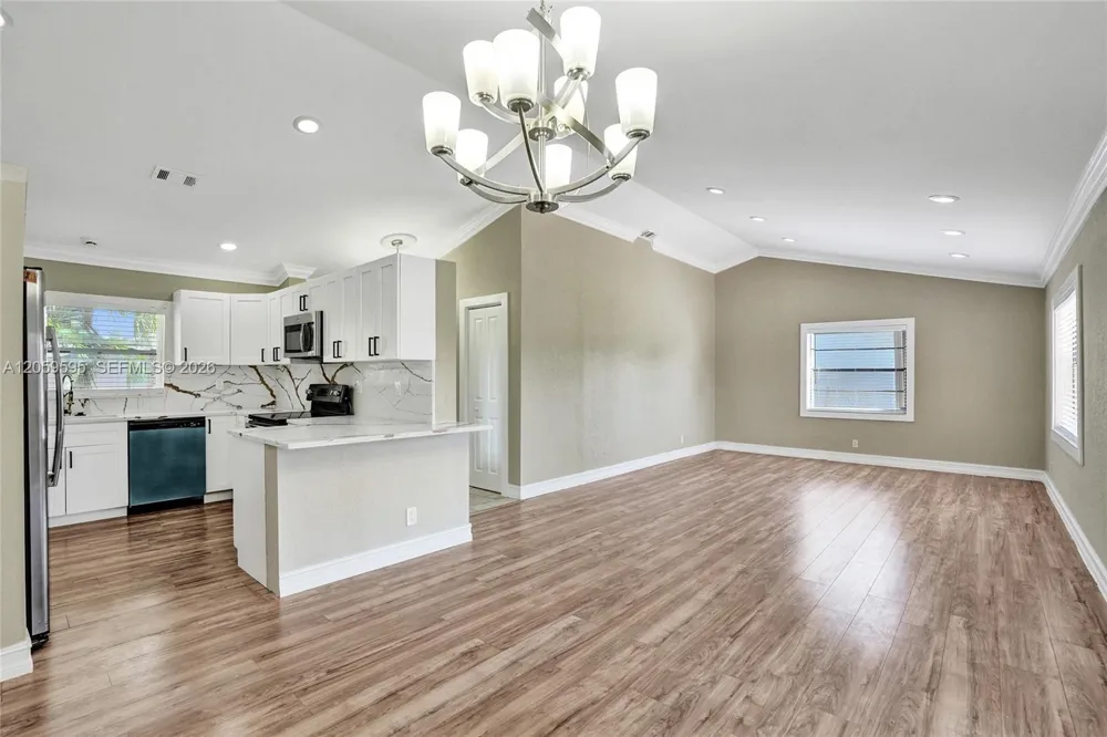 8204 SW 12th St North Lauderdale, FL 33068