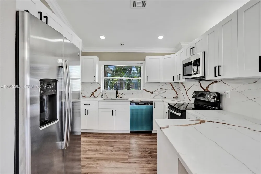 8204 SW 12th St North Lauderdale, FL 33068