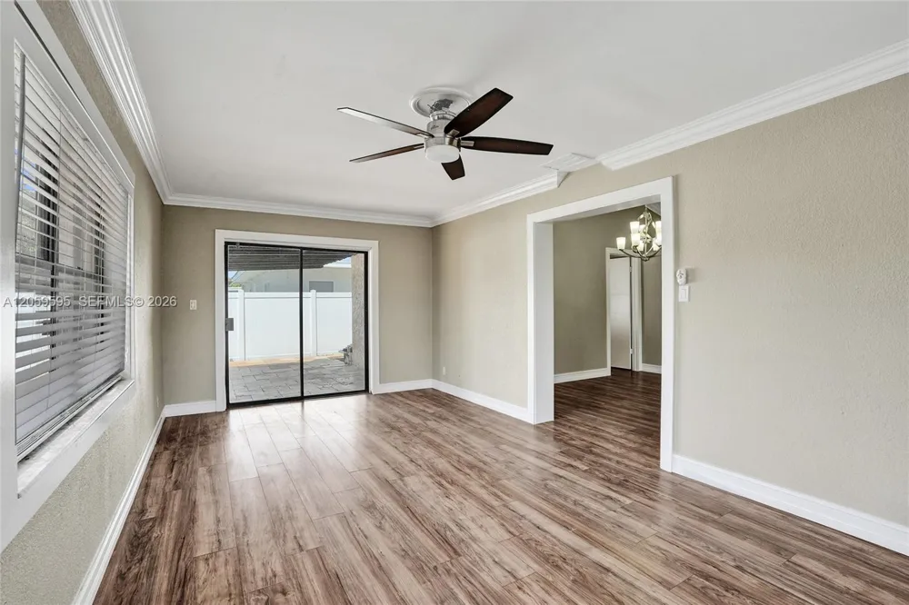 8204 SW 12th St North Lauderdale, FL 33068