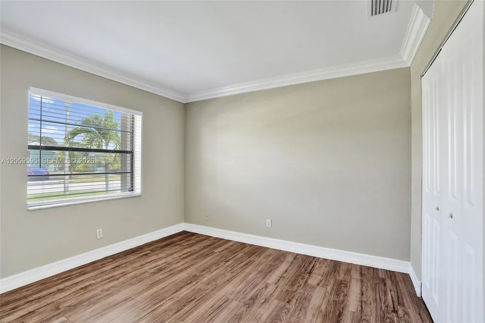 8204 SW 12th St North Lauderdale, FL 33068