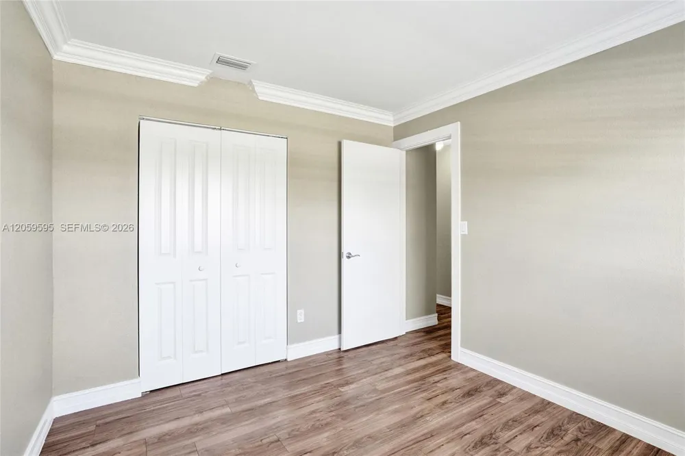 8204 SW 12th St North Lauderdale, FL 33068