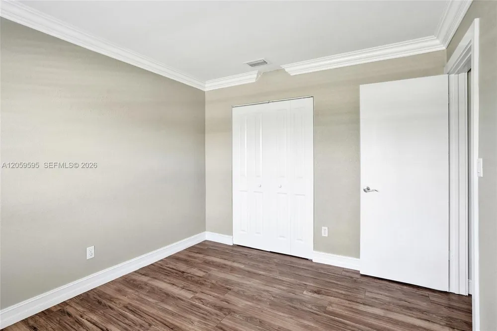 8204 SW 12th St North Lauderdale, FL 33068