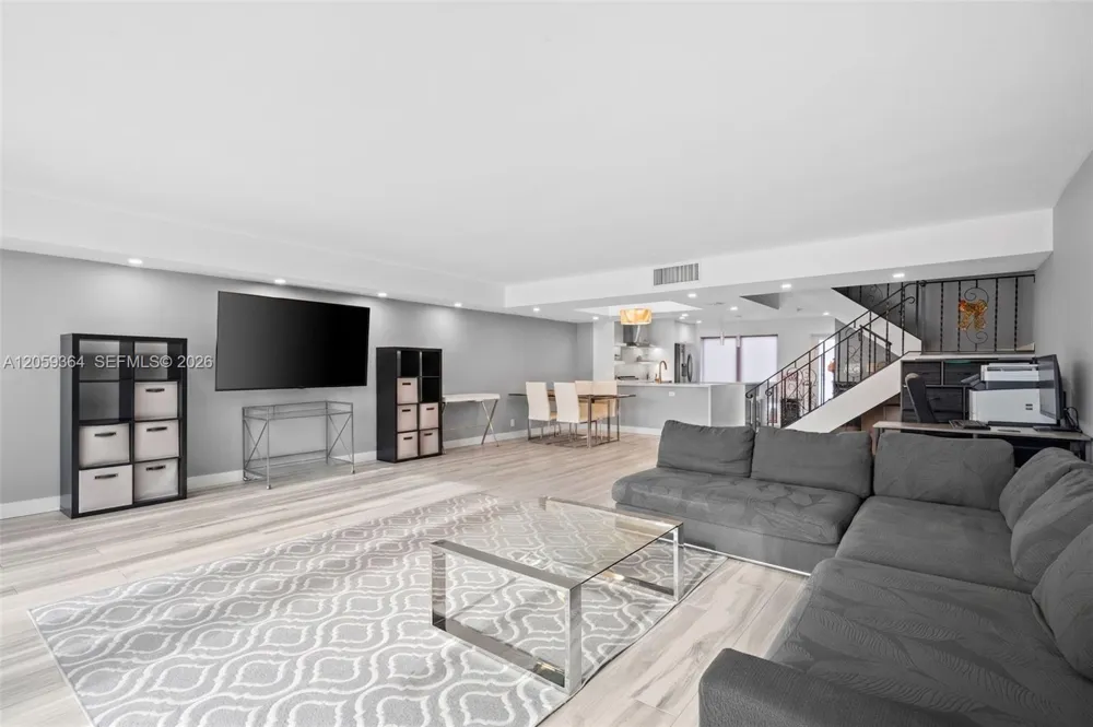 613 NE 26th Ave #613 Hallandale Beach, FL 33009