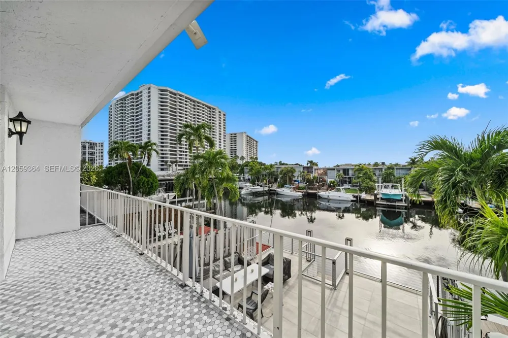 613 NE 26th Ave #613 Hallandale Beach, FL 33009