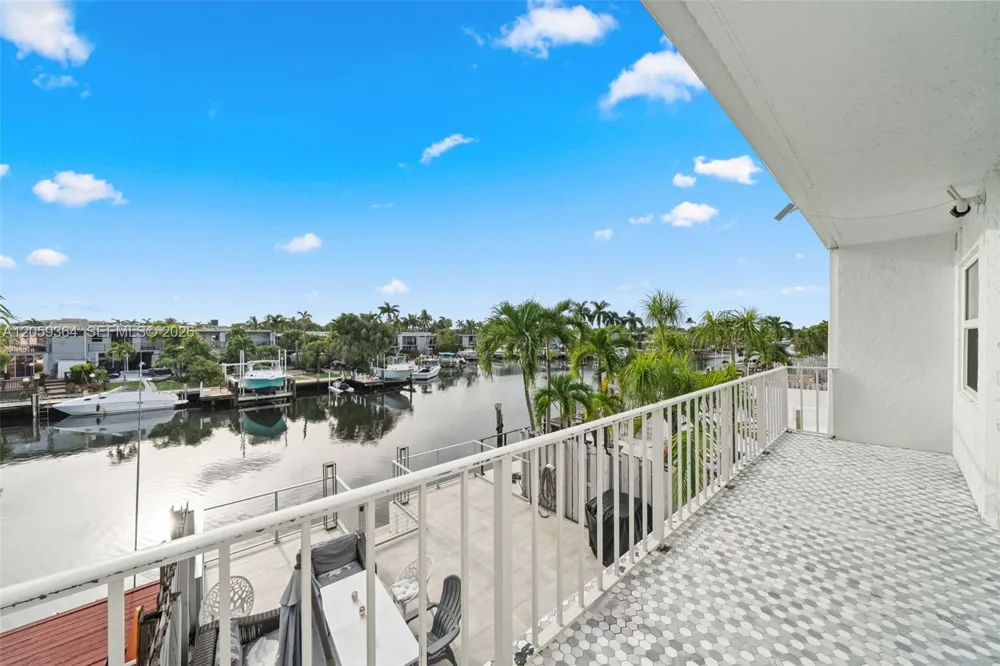 613 NE 26th Ave #613 Hallandale Beach, FL 33009