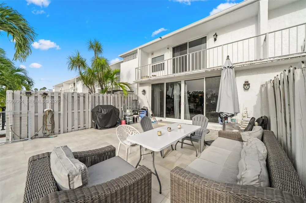 613 NE 26th Ave #613 Hallandale Beach, FL 33009