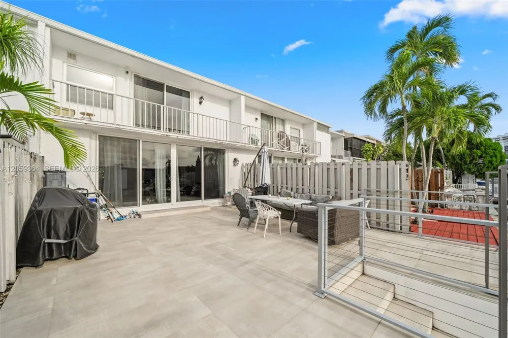 613 NE 26th Ave #613 Hallandale Beach, FL 33009