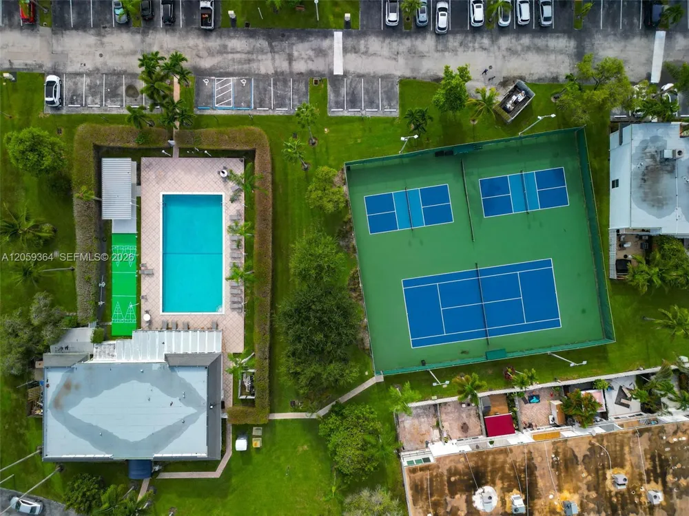 613 NE 26th Ave #613 Hallandale Beach, FL 33009