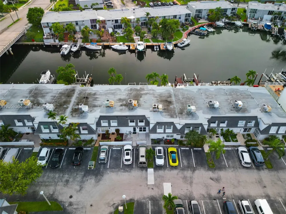 613 NE 26th Ave #613 Hallandale Beach, FL 33009