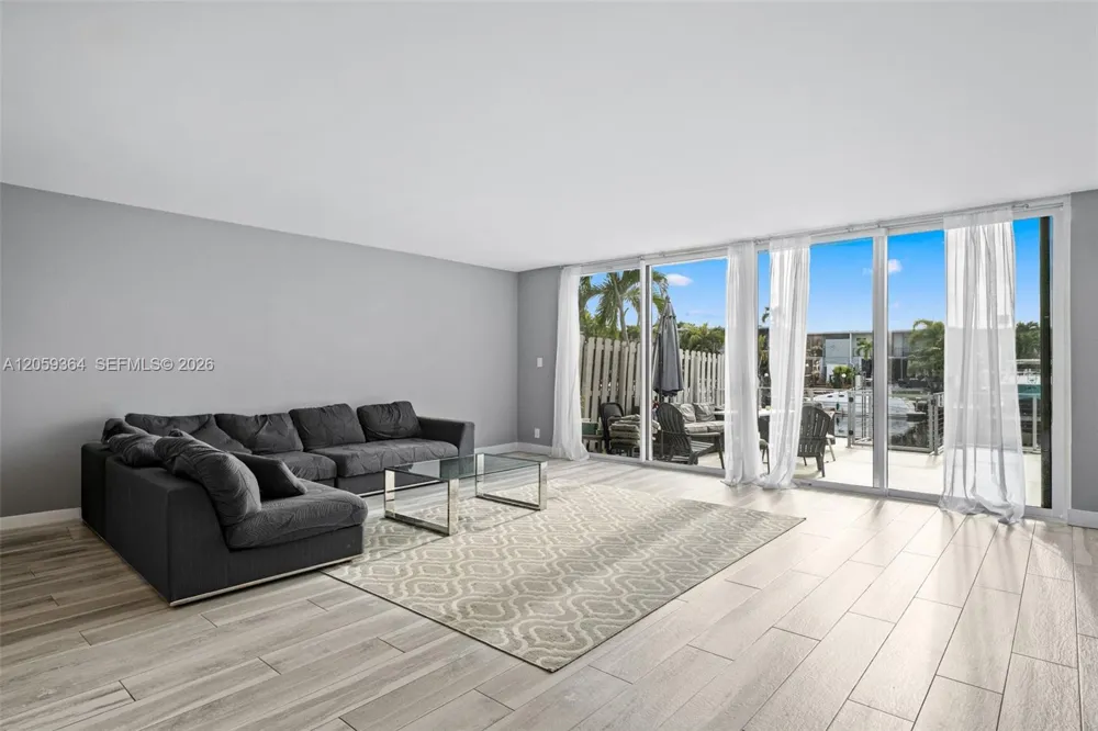 613 NE 26th Ave #613 Hallandale Beach, FL 33009