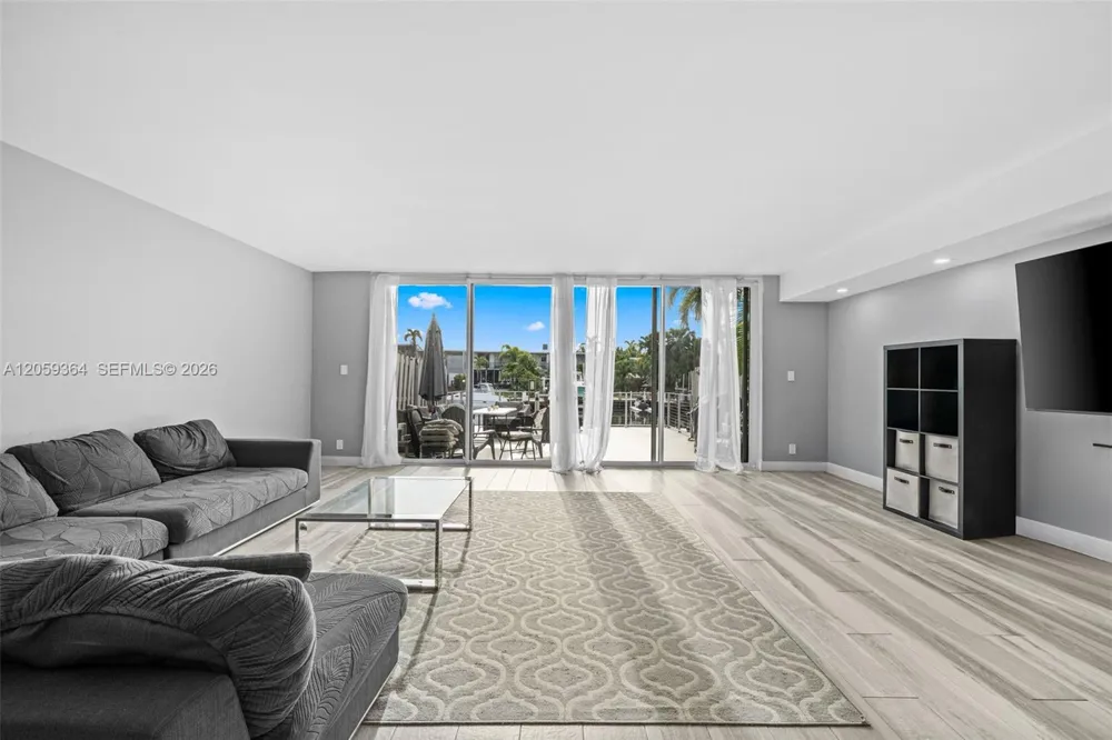 613 NE 26th Ave #613 Hallandale Beach, FL 33009