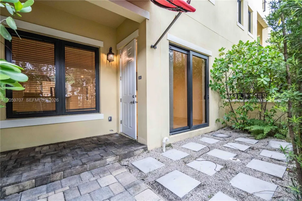1091 Galiano St #102 Coral Gables, FL 33134