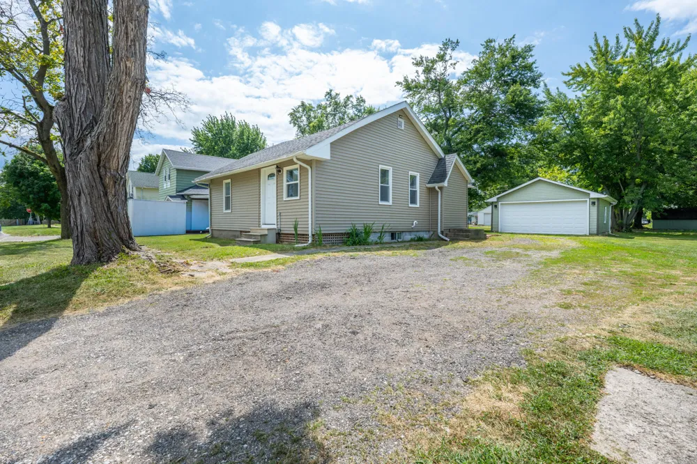 216 Congress Street Watervliet, MI 49098
