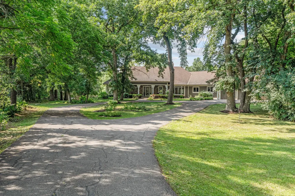592 County Road 24 Wayzata, MN 55391