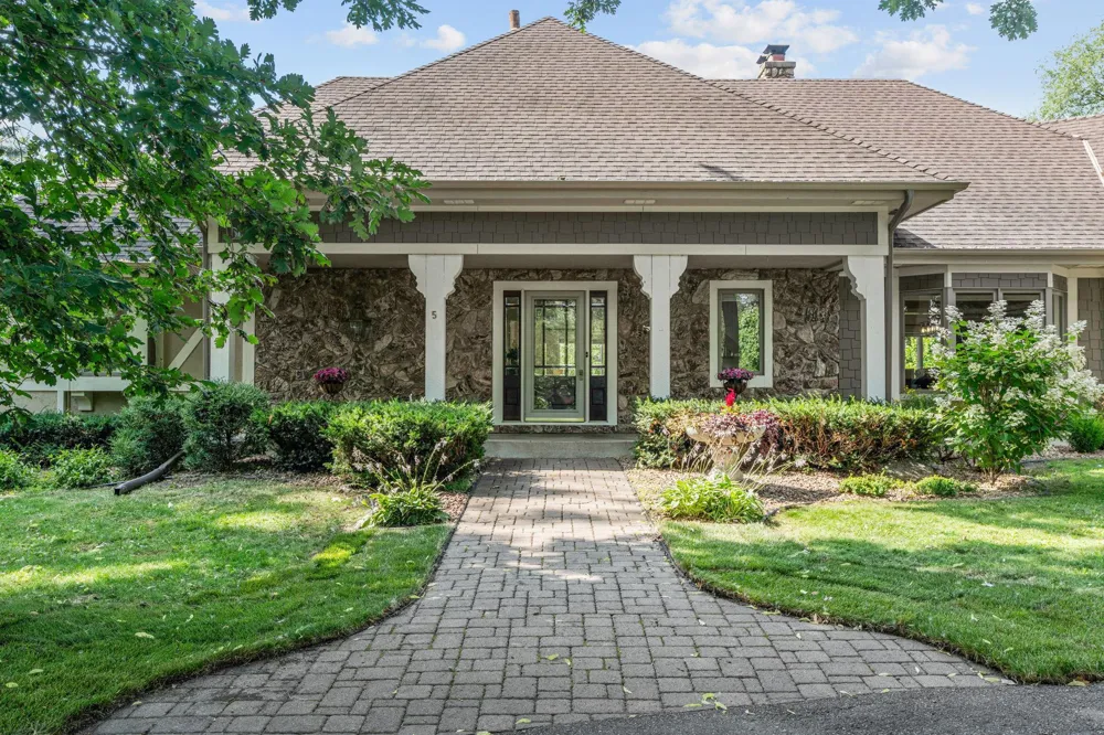 592 County Road 24 Wayzata, MN 55391