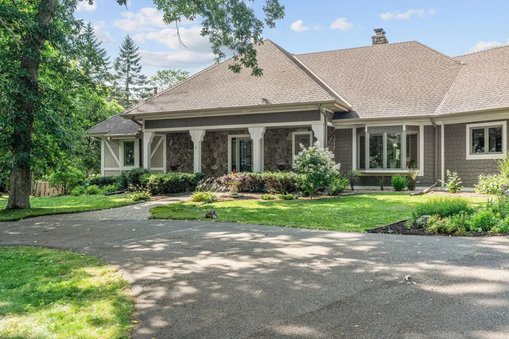 592 County Road 24 Wayzata, MN 55391