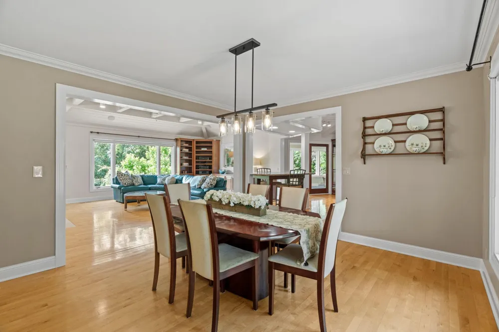 592 County Road 24 Wayzata, MN 55391