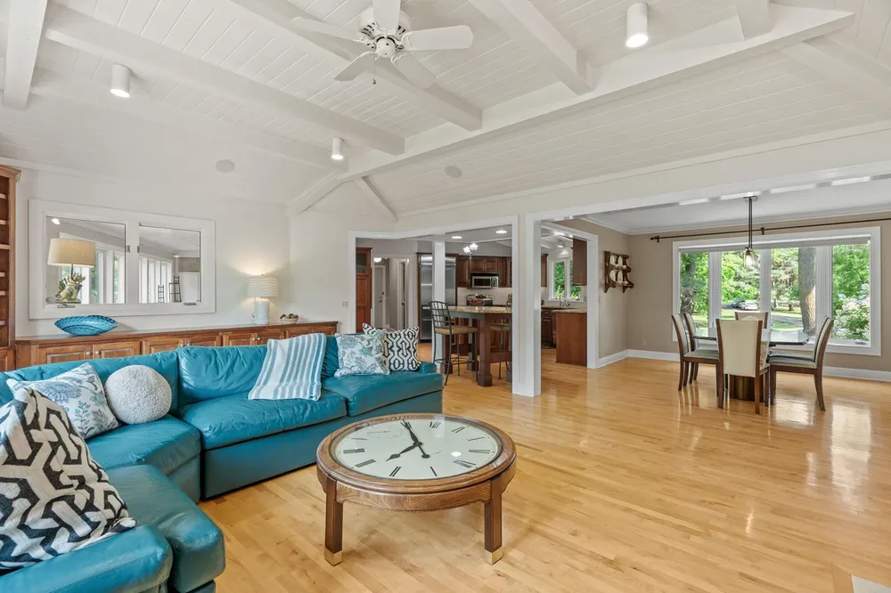 592 County Road 24 Wayzata, MN 55391
