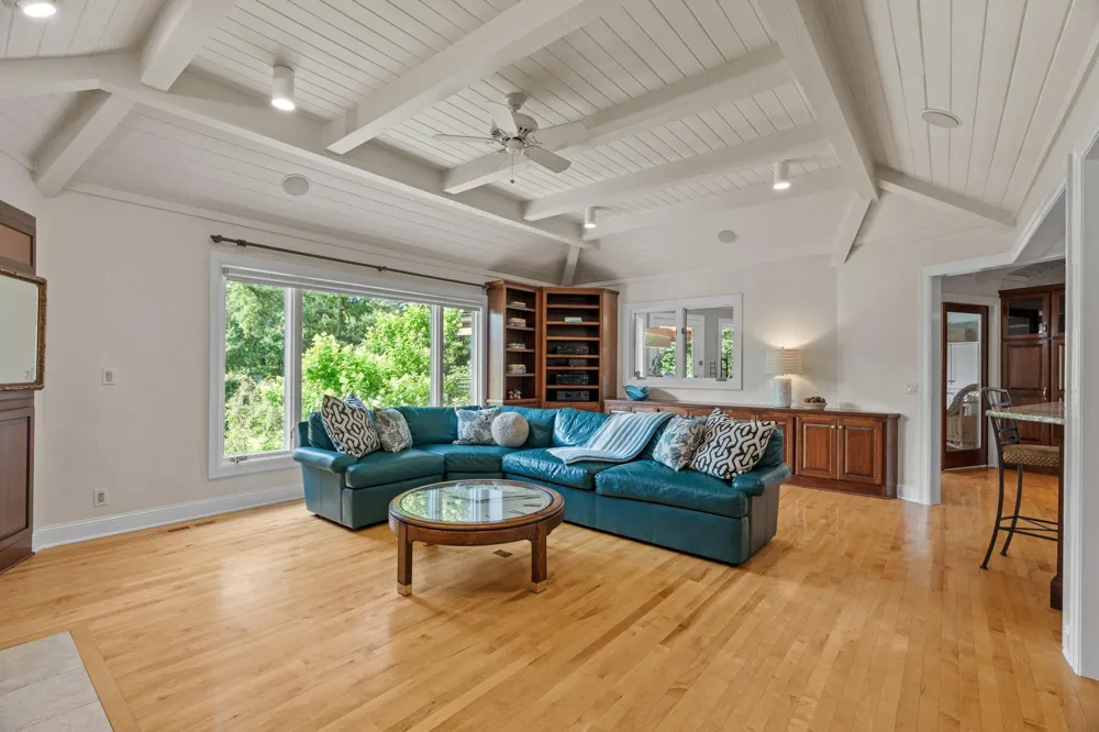 592 County Road 24 Wayzata, MN 55391