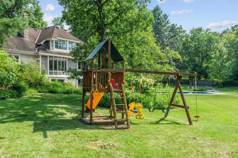 592 County Road 24 Wayzata, MN 55391