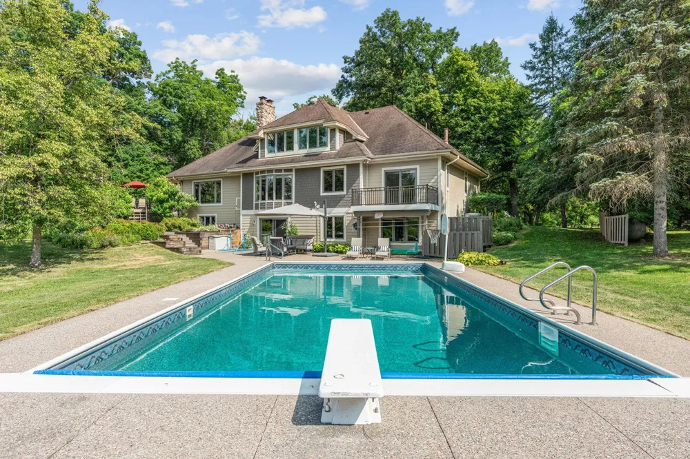 592 County Road 24 Wayzata, MN 55391