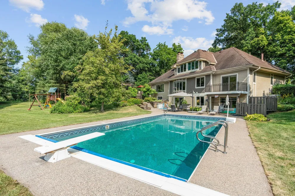 592 County Road 24 Wayzata, MN 55391