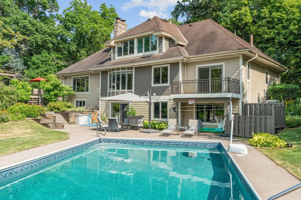 592 County Road 24 Wayzata, MN 55391