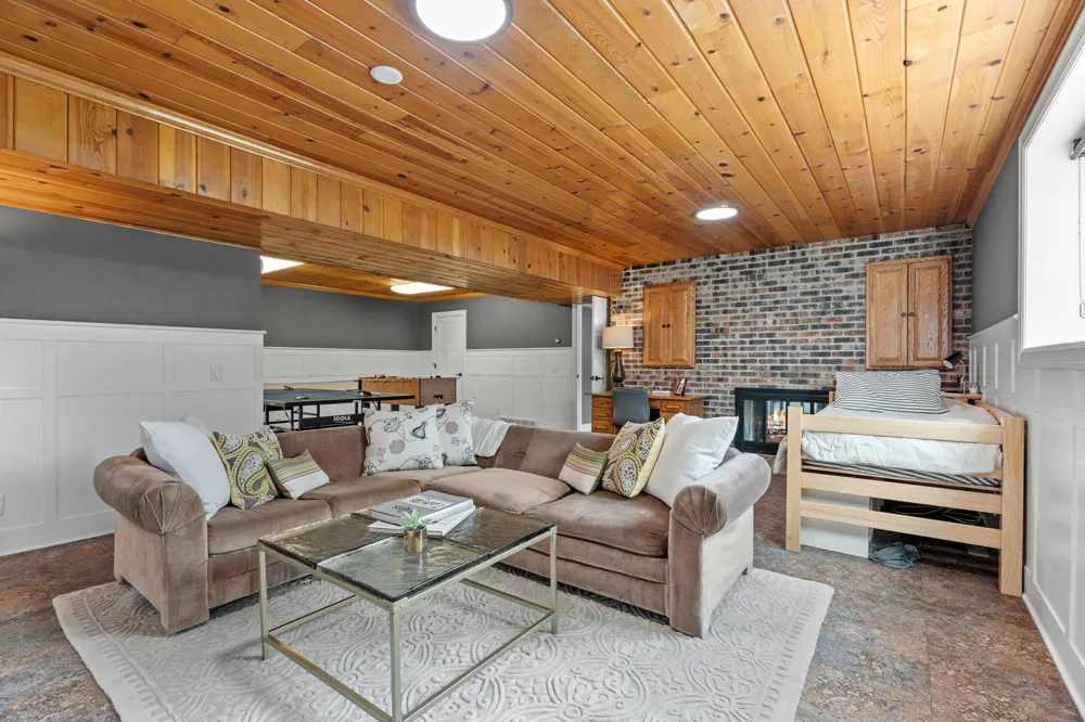 592 County Road 24 Wayzata, MN 55391