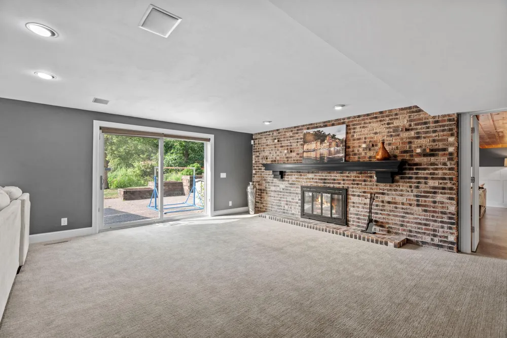 592 County Road 24 Wayzata, MN 55391