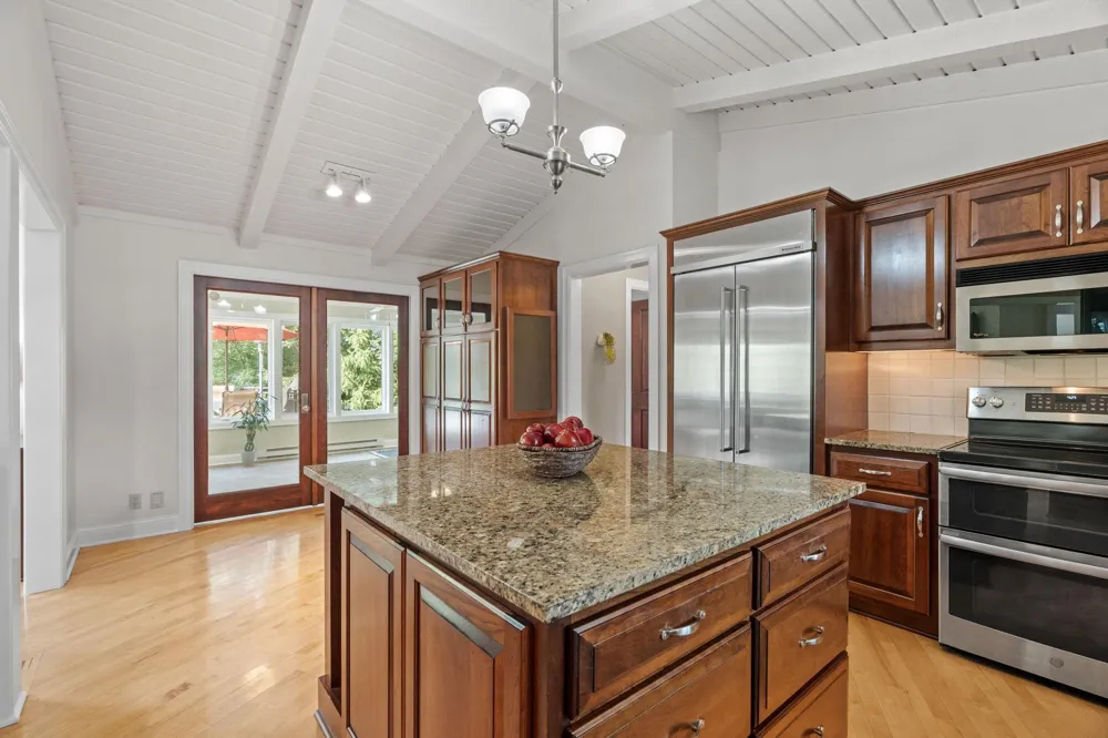 592 County Road 24 Wayzata, MN 55391
