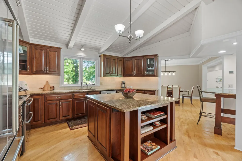 592 County Road 24 Wayzata, MN 55391