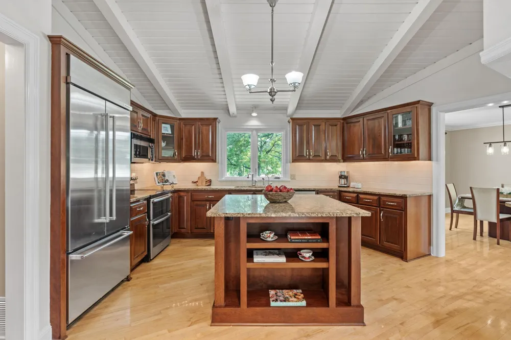 592 County Road 24 Wayzata, MN 55391