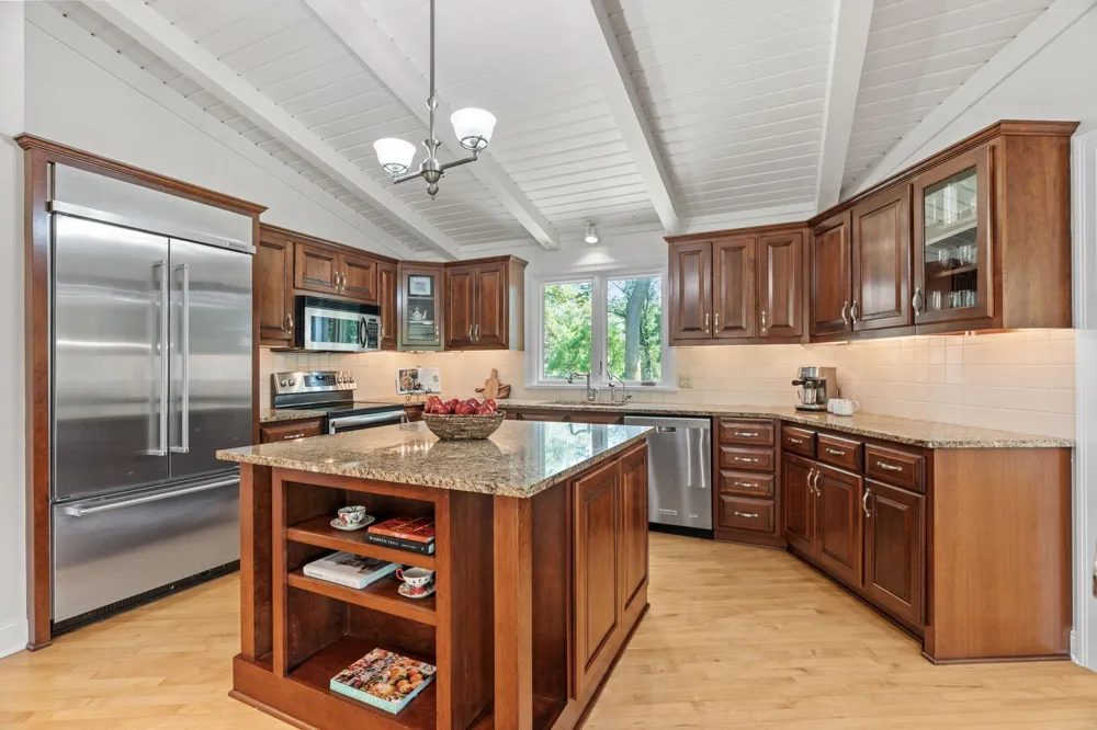 592 County Road 24 Wayzata, MN 55391