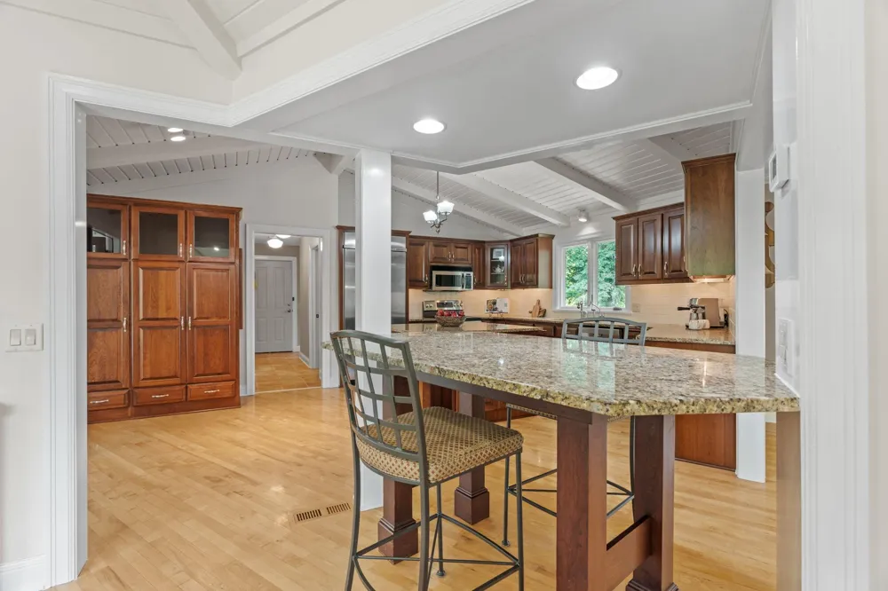 592 County Road 24 Wayzata, MN 55391