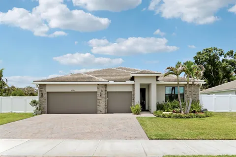 1490 SW Lago Circle