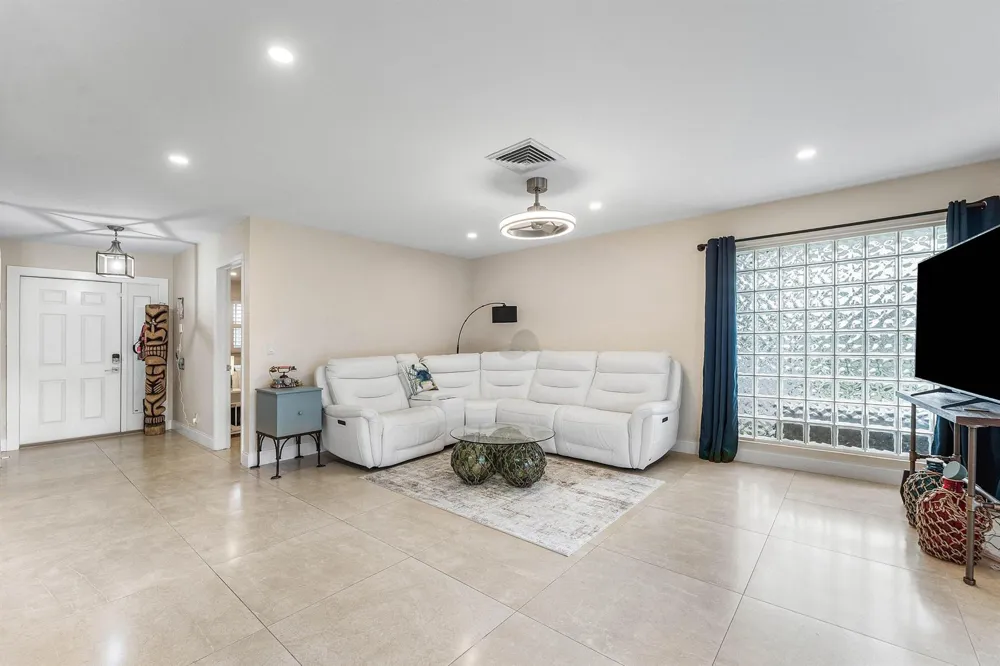 362 Yorktowne Circle Atlantis, FL 33462
