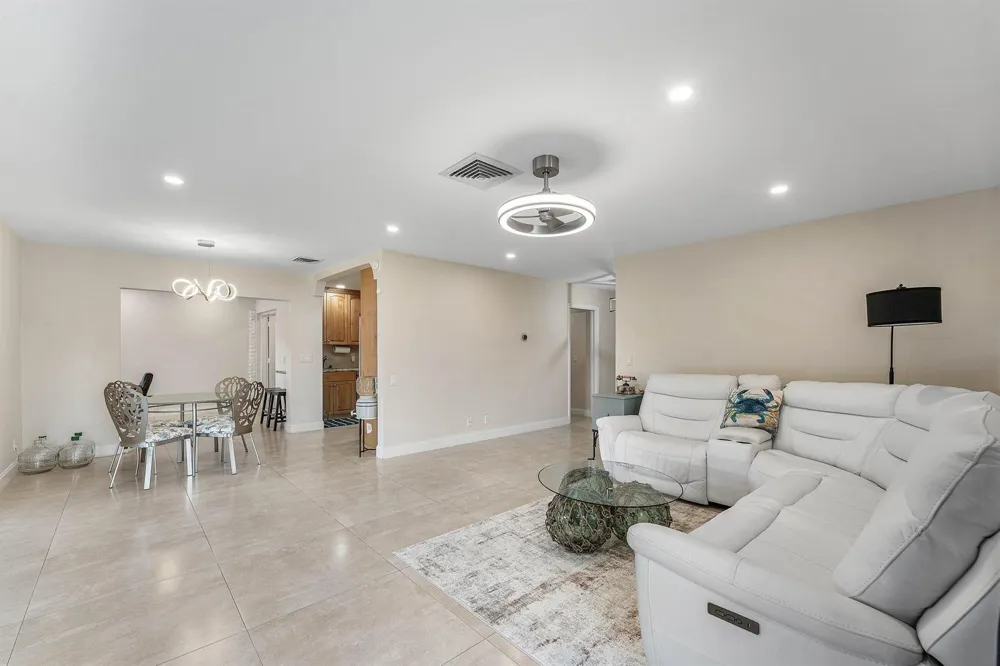 362 Yorktowne Circle Atlantis, FL 33462