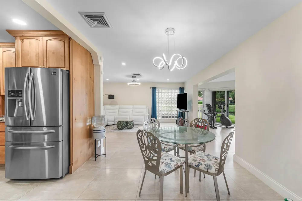 362 Yorktowne Circle Atlantis, FL 33462