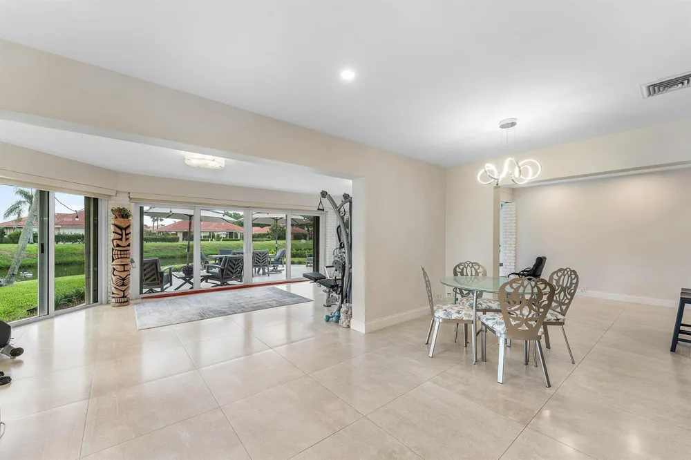 362 Yorktowne Circle Atlantis, FL 33462