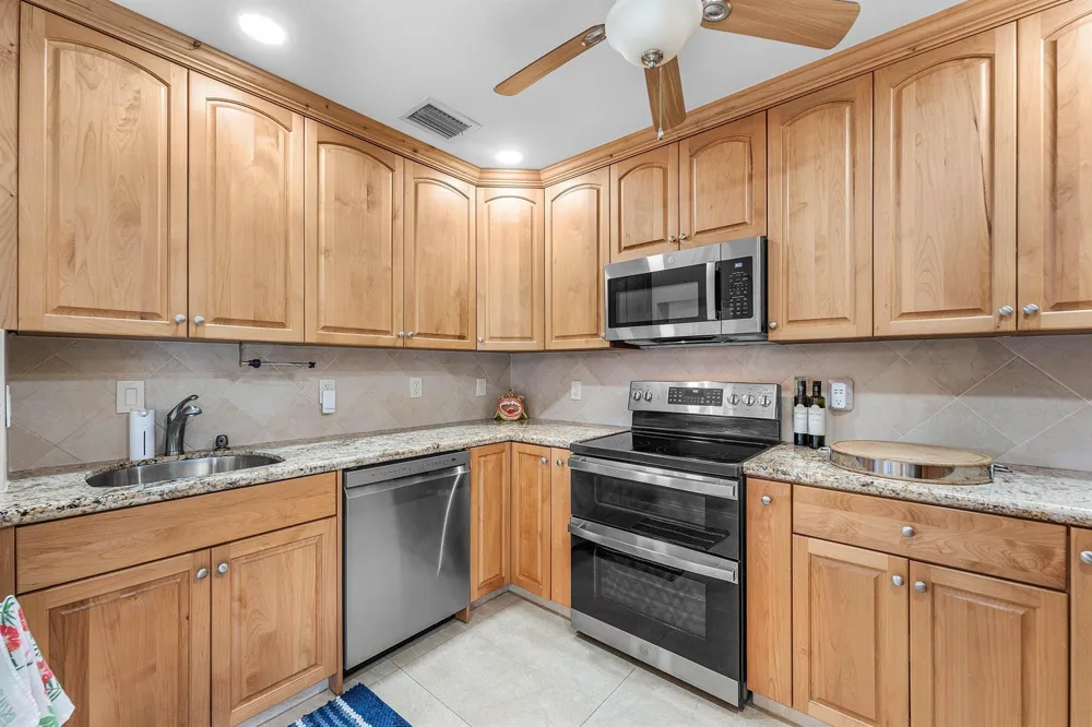 362 Yorktowne Circle Atlantis, FL 33462