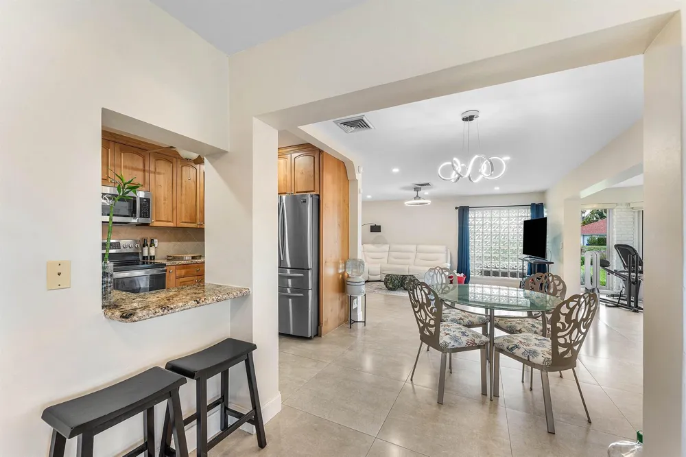 362 Yorktowne Circle Atlantis, FL 33462