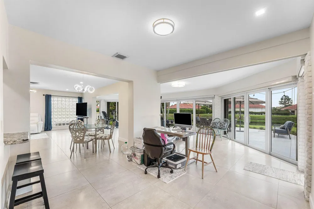 362 Yorktowne Circle Atlantis, FL 33462