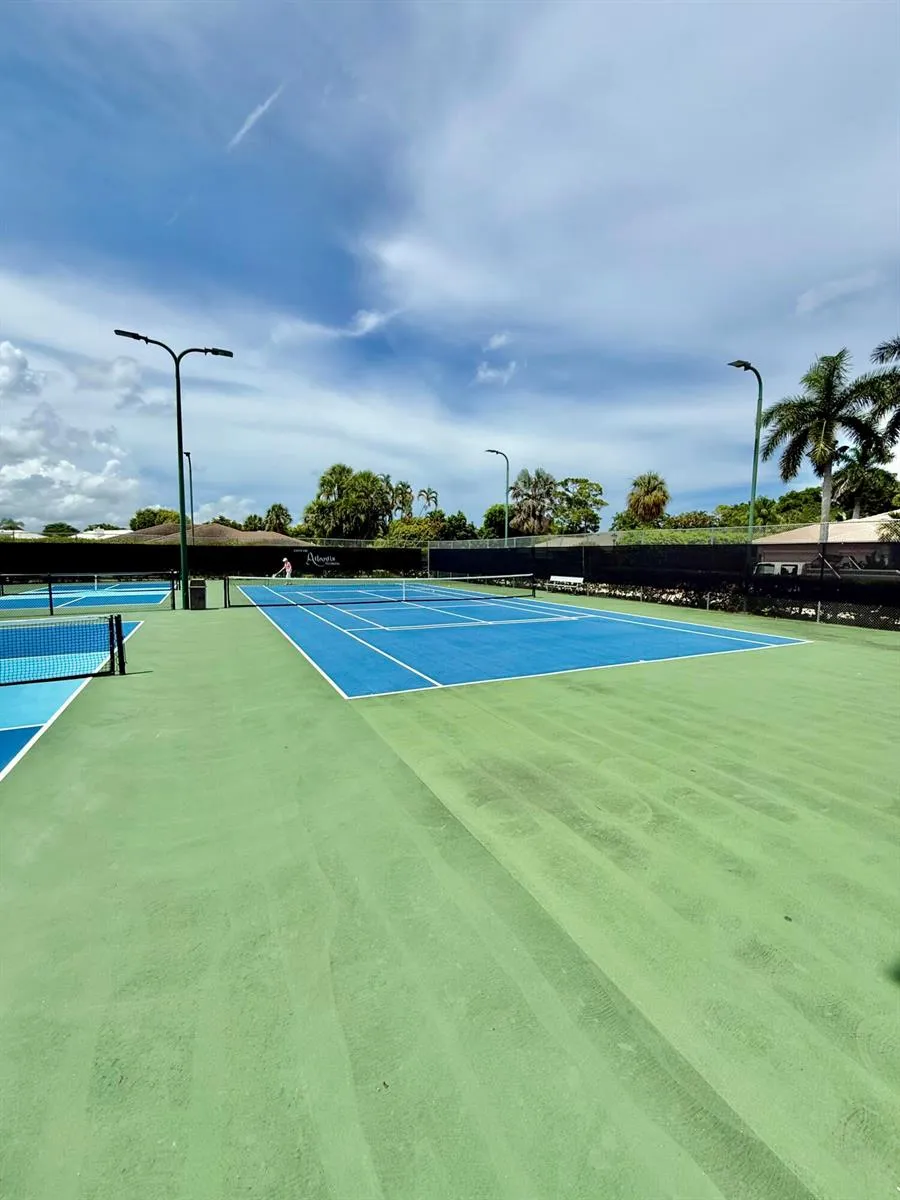 362 Yorktowne Circle Atlantis, FL 33462