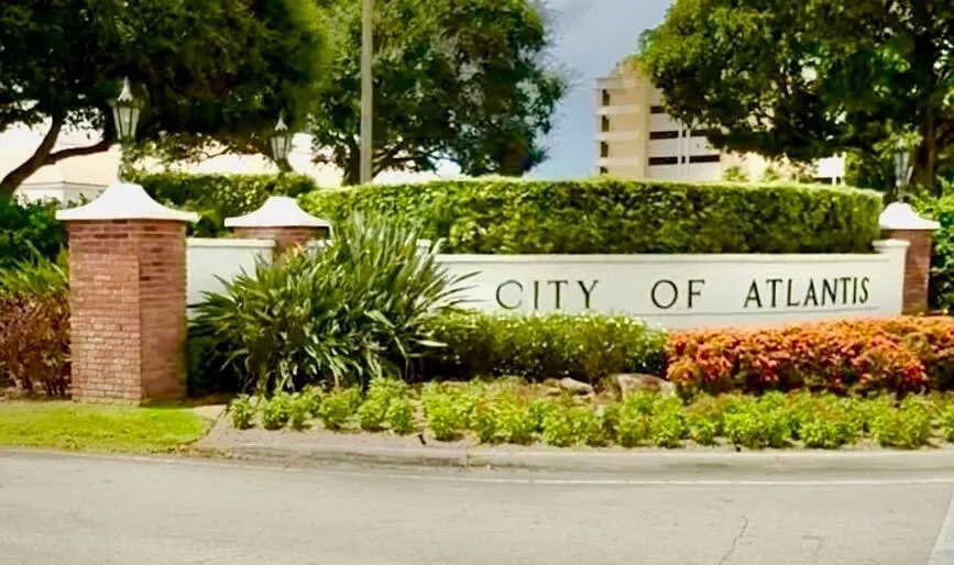362 Yorktowne Circle Atlantis, FL 33462