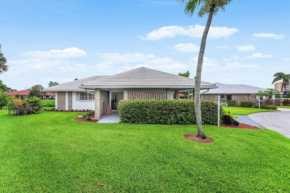 362 Yorktowne Circle Atlantis, FL 33462